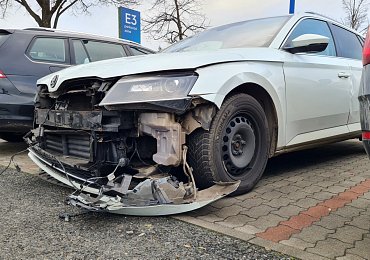 Bouračka z Albánie jako nehavarované auto po prvním majiteli z Německa? V Česku prý nic nemožného