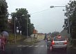 Hazard a hloupost rodičů parkujících před základní školou může skončit tragicky