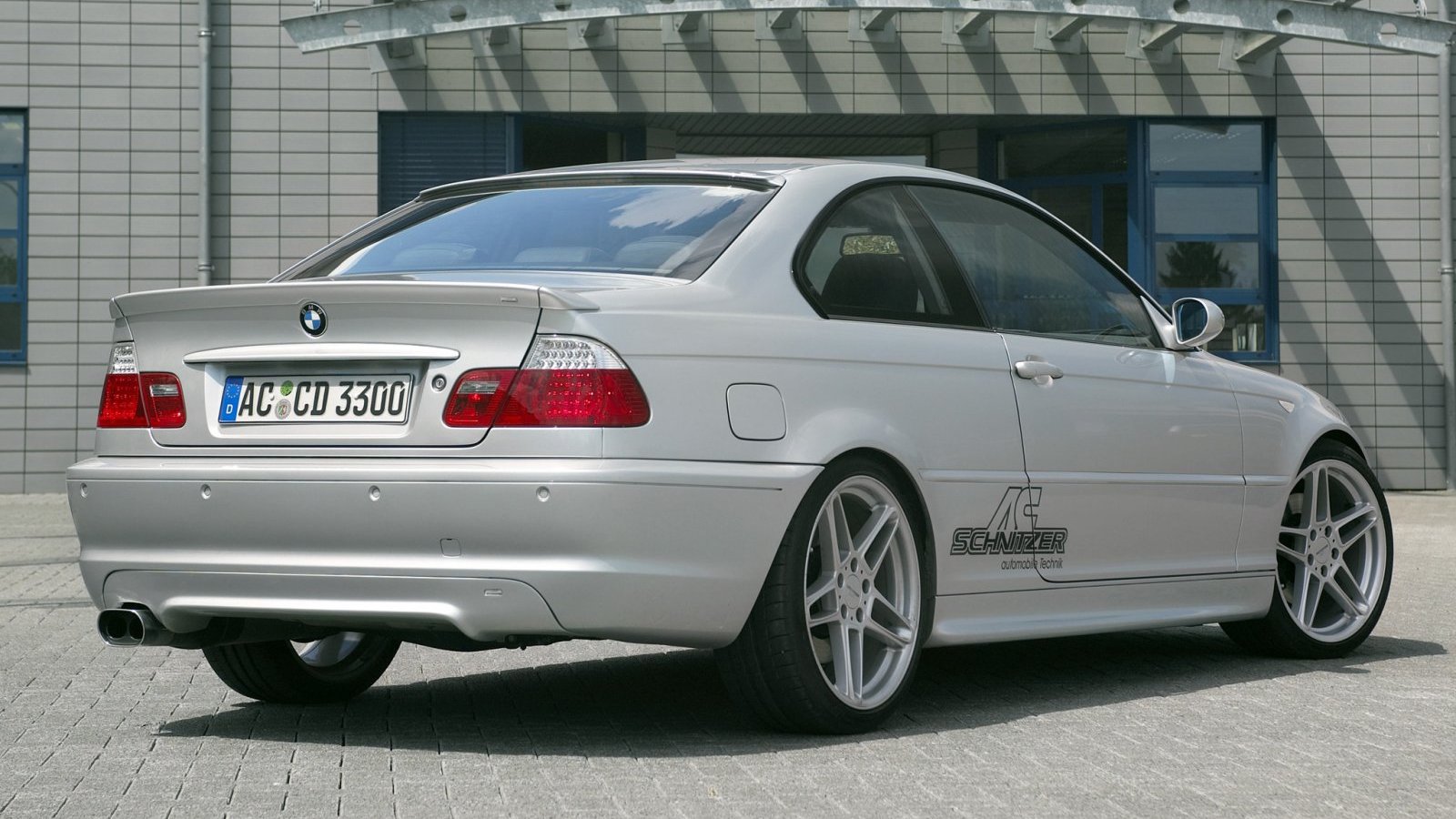 BMW řady 3 E46 lze jako ojetinu koupit extrémně levně