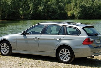 Auto pro frajírky a drahé povinné ručení. Ojeté kombi BMW  3 Touring (E91) je poslední klasický "bavorák"