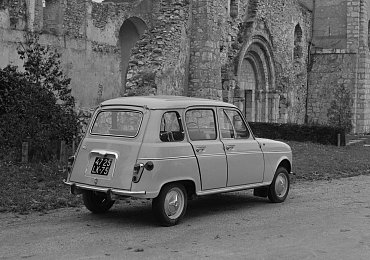 Renault 4 bylo geniální auto, kterého se prodalo 8 miliónů
