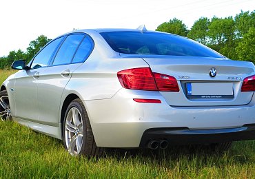 Češi si luxusní vozy nechtějí, ani přes rostoucí životní náklady, odepřít. Prodeje luxusních ojetin rostou