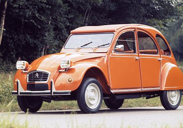 Ikonický Citroën 2CV slaví 75. výročí. První prototyp vážil pouhých 370 kg. Předvýrobní kusy byly kvůli válce zničeny