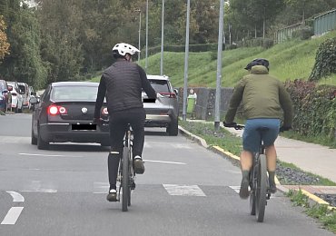 Cyklisté v Praze se stávají sektou šikanující motoristy