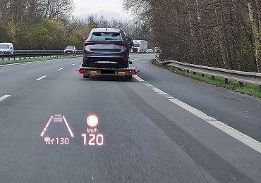 Šílence za volantem na D10 policie nechytla. Převážel tři „oktávky“ a na tachometru měl 120km/h