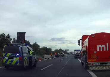 Klidně i 50 tisíc. Pokuty za nehody, které způsobují hodinová zdržení, by měly být podle některých řidičů odstrašující