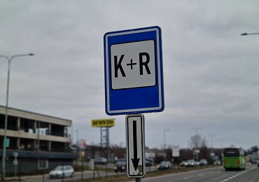 Proč jsou na značce písmena K+R, a jak dlouho se zde smí stát, neví údajně 8 řidičů z deseti