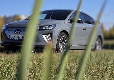 Podíl zánovních vozů na trhu stále roste. Mizí kombíky a nafta, přibývá elektromobilů