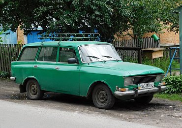 Ruský tank na čtyřech kolech: Legendární i zatracovaný Moskvič