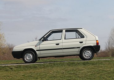 Zpověď „autobazárníka“ z předlistopadové Prahy: Uplácelo se běžně, byly to žně