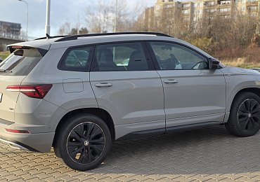 Prodej zánovní Škody Karoq: Nejvíce nabídli v AAA Auto. V Auto ESA s komunikací zcela propadli. Chtěli jenom telefon, cenu nenabídli