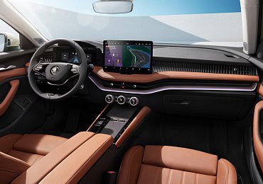 Nový Superb bude mít luxusní interiér, řazení pod volantem a ovladače Smart Dials