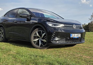 Život s elektromobilem na sídlišti: Ojetý Volkswagen ID.5 ukazuje, že to jde bez jakýchkoliv kompromisů