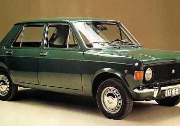 Retro z doby před rokem 1989. Jugoslávský Fiat 128, Zastava 101, se vyráběl 37 let
