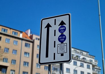 Tohle za jízdy při 40 km/h nepřečtete, ani kdybyste měli příjmení „Orel skalní“