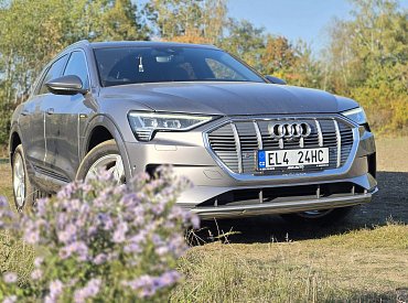 Audi e-tron 50 quattro (2020) aneb jak funguje elektrický průkopník jako ojetina po letech