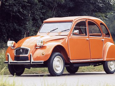 Ikonický Citroën 2CV slaví 75. výročí. První prototyp vážil pouhých 370 kg. Předvýrobní kusy byly kvůli válce zničeny