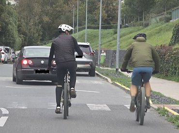 Cyklisté v Praze se stávají sektou šikanující motoristy