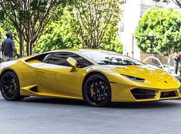 Kdo kupoval supersporty? Lamborghini odhalilo síť falešných zákazníků