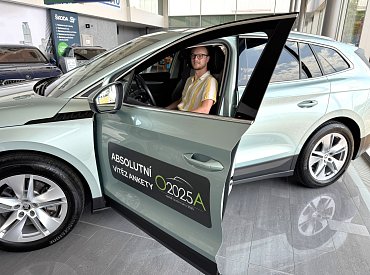 Výherce ankety Ojeté auto roku 2025 převzal enyaq, zkušenosti bude sdílet