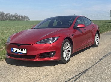 Test ojeté Tesly Model S 100D: Luxus, který i po 236 tisících kilometrech dává smysl
