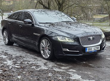 Test Jaguar XJ Long: Auto pro ty, kteří chtějí klid, prostor a skutečný jízdní komfort bez nutnosti řídit německý mainstream