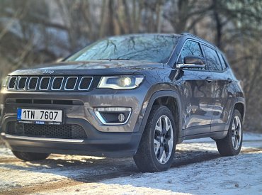 Mladé a starší řidičky nedají dopustit na hatchbacky, maminky a zralé ženy chtějí SUV
