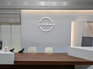Nissan v problémech: Snaží se získat čas, žádá dodavatele o trpělivost a úroky