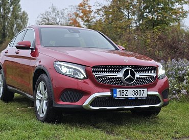 Češi kupují stále dražší ojetiny. Lákadlem jsou prémiové vozy