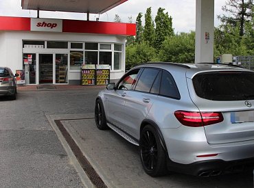 U Liberce se policista cestou do práce postaral o zadržení odcizeného luxusního Mercedesu