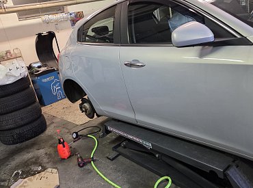 Zen mezi hevery aneb jak jsem v malé garáži v Hostivaři našel dokonalý pneuservis