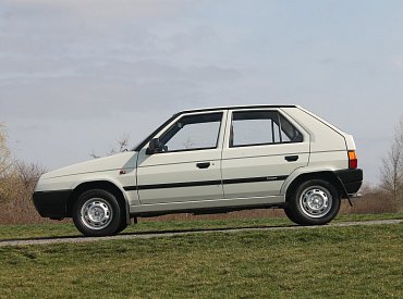 Zpověď „autobazárníka“ z předlistopadové Prahy: Uplácelo se běžně, byly to žně