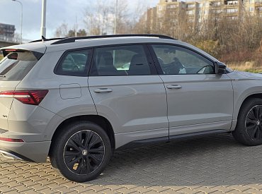 Prodej zánovní Škody Karoq: Nejvíce nabídli v AAA Auto. V Auto ESA s komunikací zcela propadli. Chtěli jenom telefon, cenu nenabídli