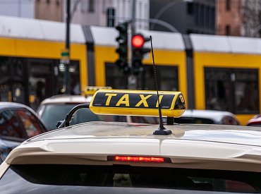Roste počet podvodných prodejů aut aneb když děda Norbert nejezdí do Sparu, ale Mehmet 15 let  taxikaří