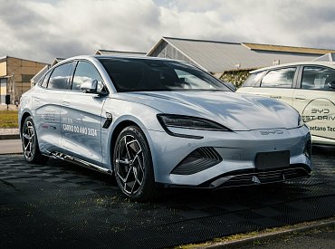 BYD trhá rekordy: vyšší tržby, miliardy do výzkumu a prodej elektromobilů letí nahoru