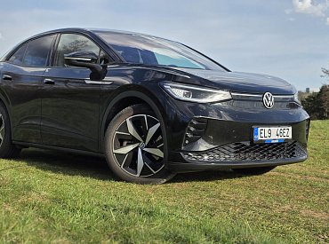 Život s elektromobilem na sídlišti: Ojetý Volkswagen ID.5 ukazuje, že to jde bez jakýchkoliv kompromisů