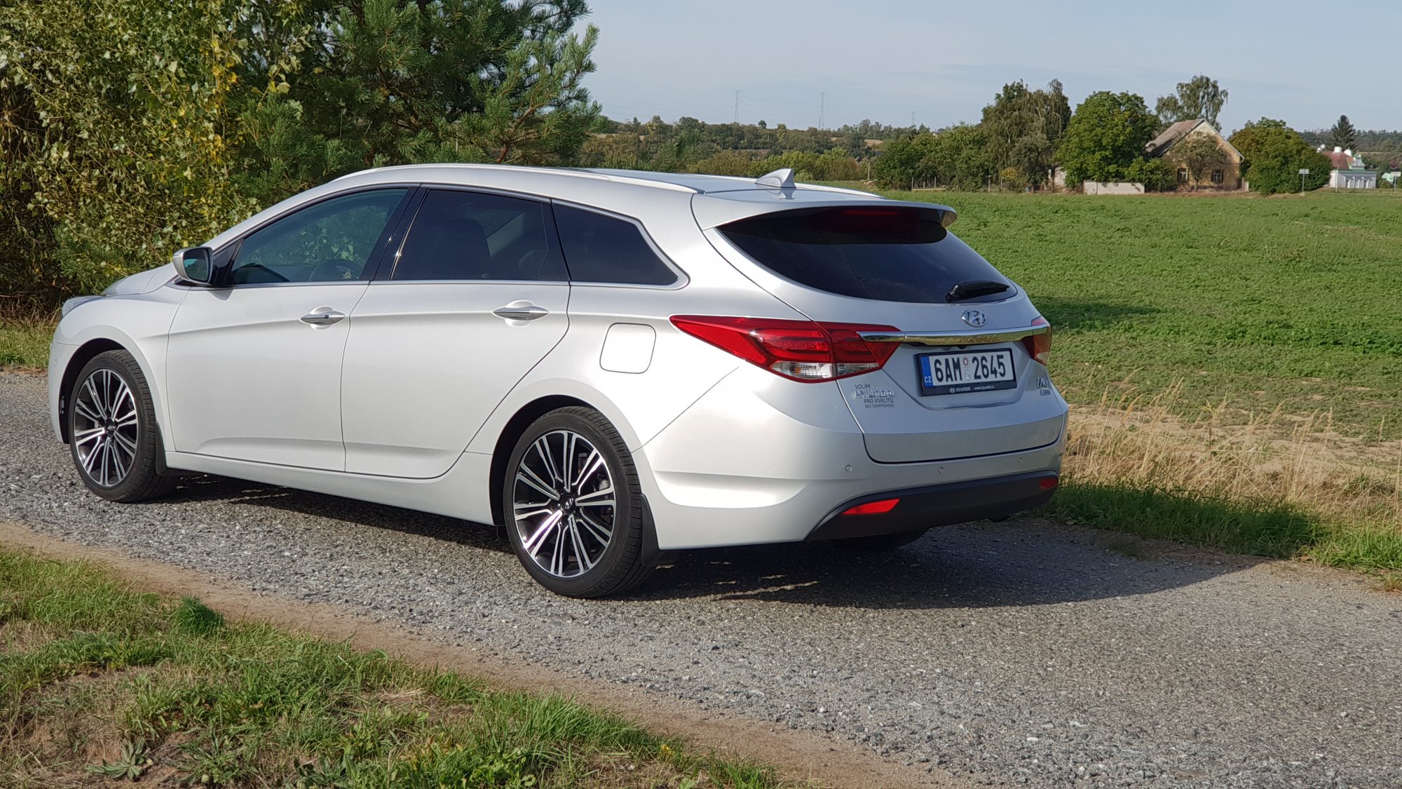 HYUNDAI i40 COMBI KLADIVO NA SUPERB ? TestyOjetin.cz