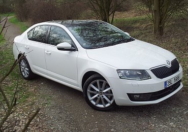 Z českého trhu mizí hatchbacky. Předstihnou je kombíky a vozy SUV. Diesely stále vedou.