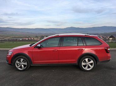 Koupil jsem ojetou oktávku od dědečka z Jičína. Naletěl jsem jak ta největší kafka