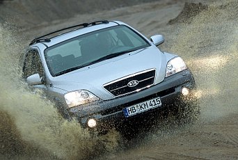 Testujeme levné SUV Kia Sorento – stojí méně než 100 tisíc a zvládne i tankodrom