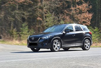Ojeté SUV Mazda CX-5 sice moc do terénu není, ale servis téměř nepotřebuje