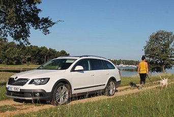 S ojetou Škodou Superb Outdoor 2.0 TDI (2014) jsme vyrazili na chorvatské nudapláže
