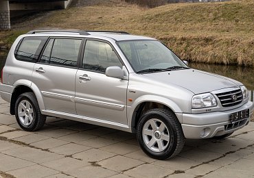 Suzuki Grand Vitara XL7 - garážový poklad má po dvaceti letech najeto pouhých 877 km