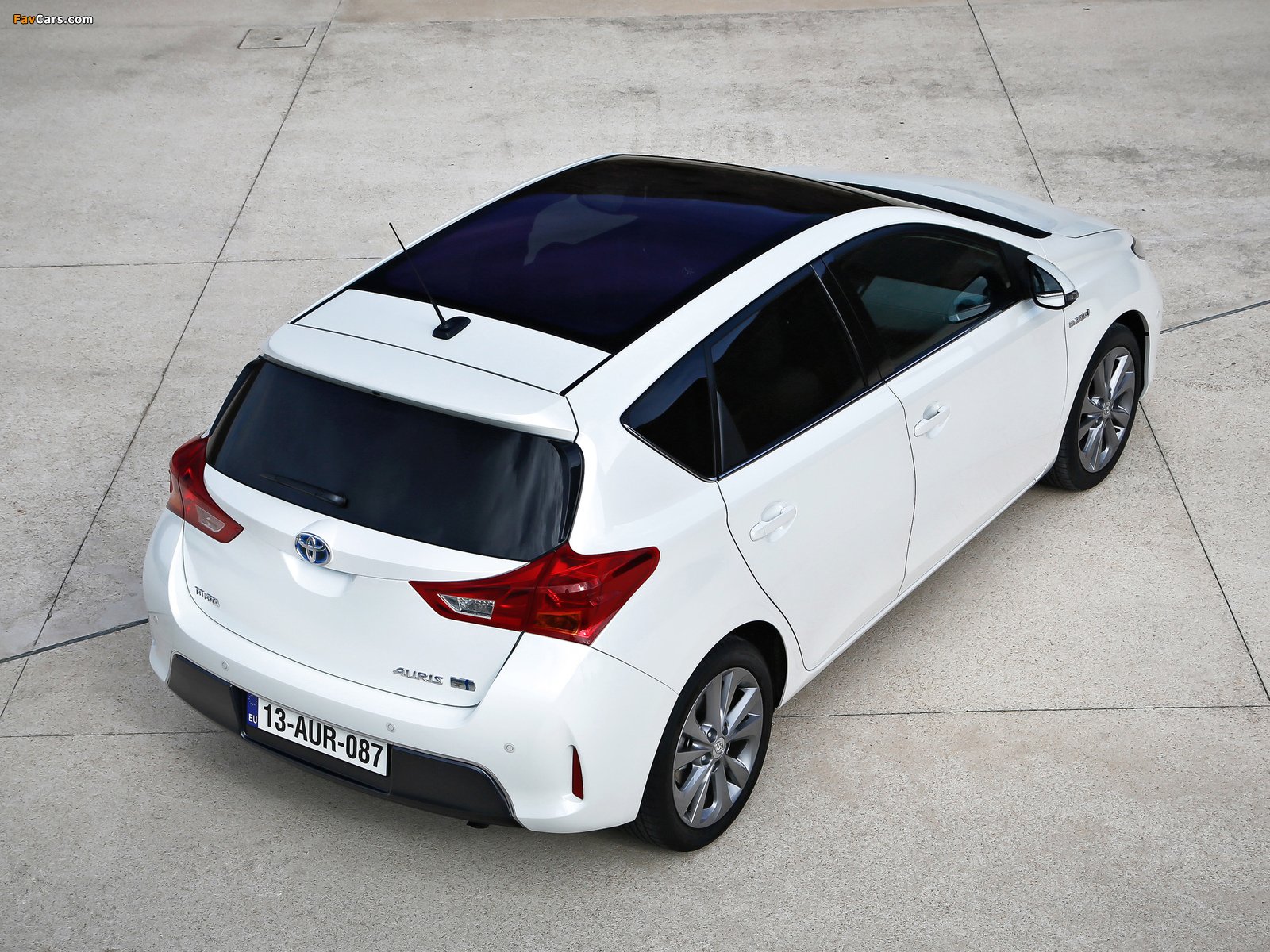 Test ojetá Toyota Auris cena nové baterie u hybridu vás