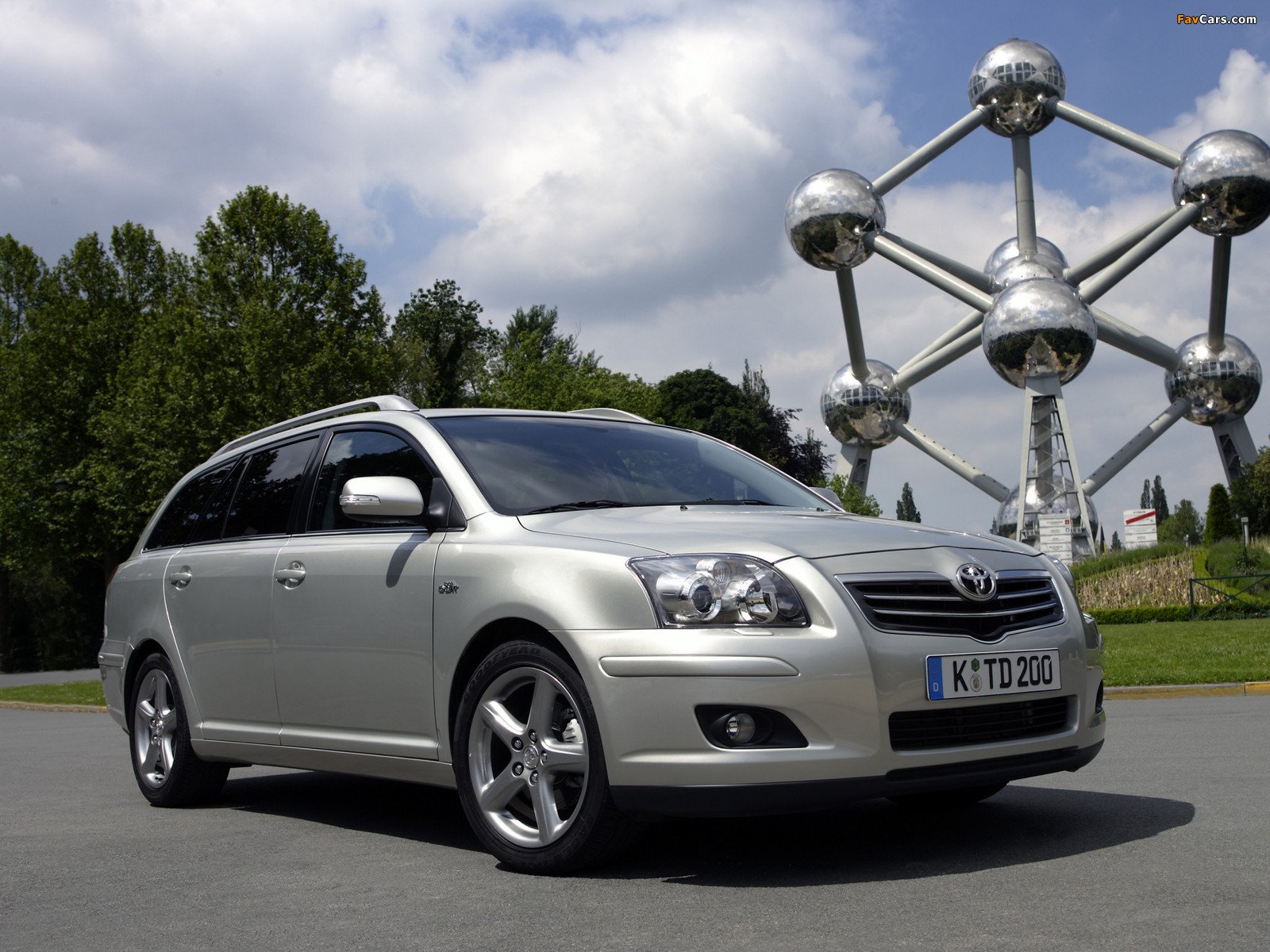 Ojetá Toyota Avensis II kombi nudné auto navíc s