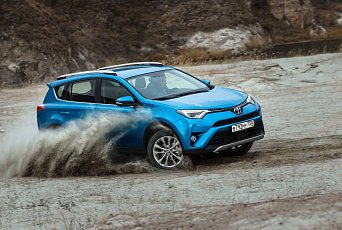 Ojetá Toyota RAV4 bývá drahá, ale za tu cenu většinou stojí
