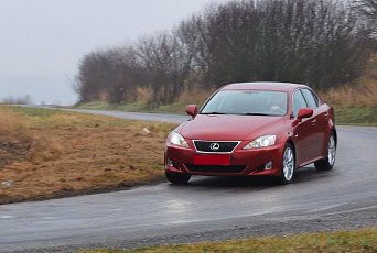 Testujeme ojetý Lexus IS 220d – jede pěkně, ale u motoru hrozí totální katastrofa