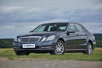 Test ojetého sedanu Mercedes Benz E 220 CDI (W212) aneb kdo chce mít opičku, musí mít na banány
