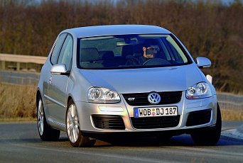 Ojetý Volkswagen Golf V je stále vyhledávanou ojetinou, jejíž cena příliš neklesá