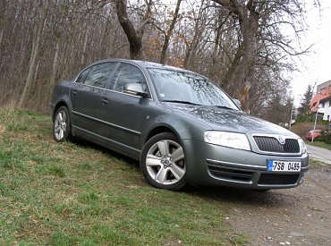 Škoda Superb je na trhu už 25 let aneb co stojí za tajemstvím "českého Passatu"